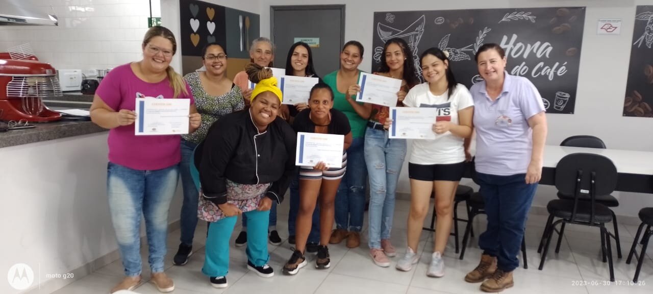 CURSO DE SALGADOS PARA FESTAS NO COZINHALIMENTO FOI SUCESSO