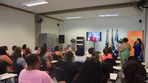 FOI REALIZADO DEBATE SOBRE O DIA DAS MULHERES NA BIBLIOTECA MUNICIPAL