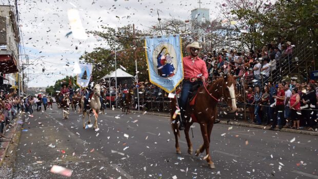 Romaria trouxe fé e devoção pelas ruas da cidade