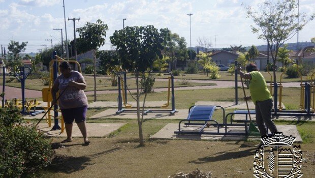 Equipe da Frente Social realizou limpeza das praças da cidade