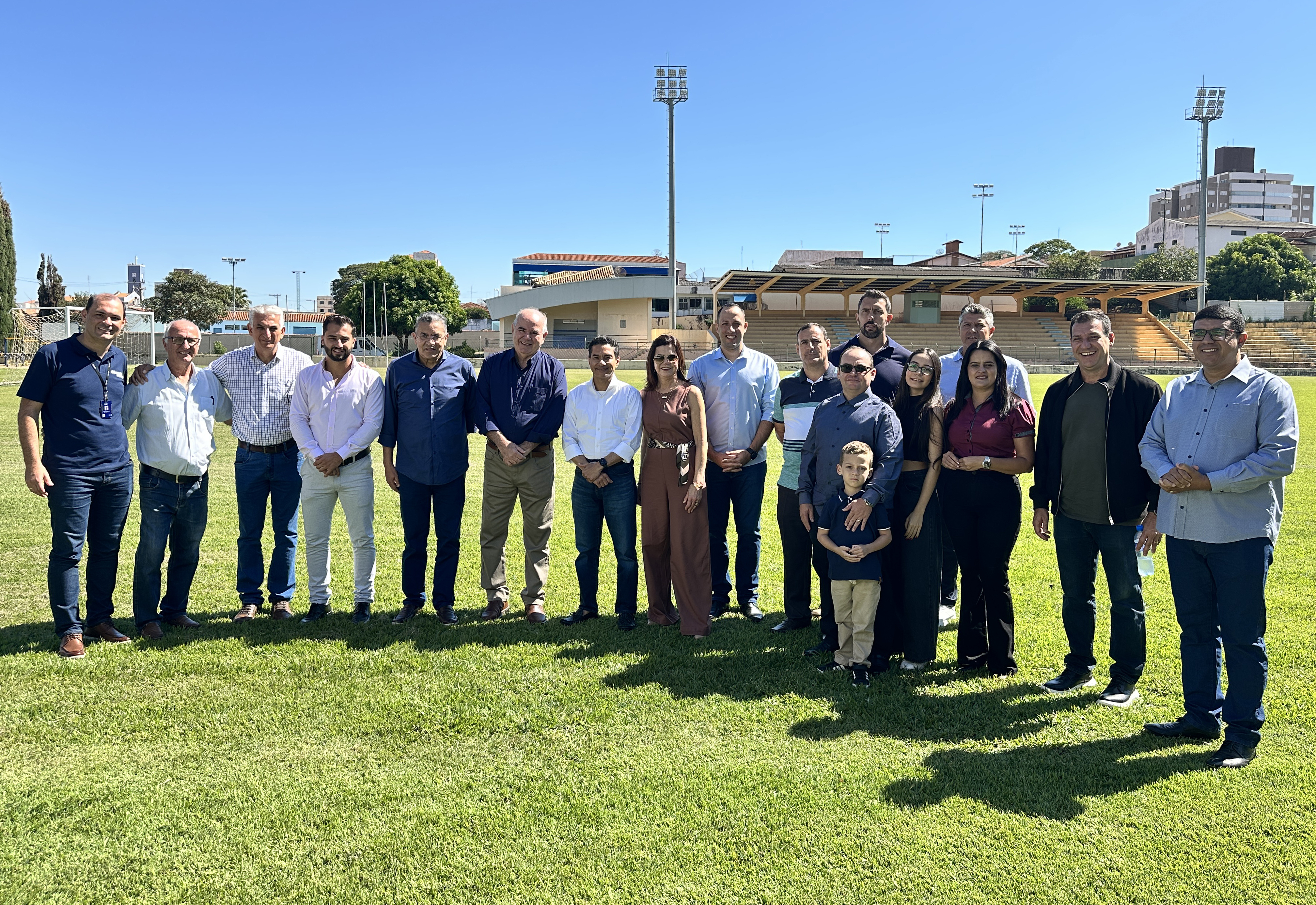 VISITA DOS DEPUTADOS MARCOS PEREIRA E GILMACI SANTOS A VARGEM GRANDE DO SUL