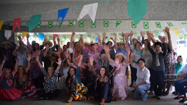 FESTA JUNINA ANIMADA COM OS CENTROS DOS IDOSOS