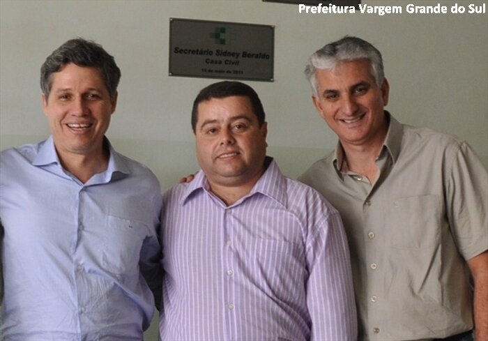 Amarildo assina contrato para construção de quadra na Praça Ivor José Barion