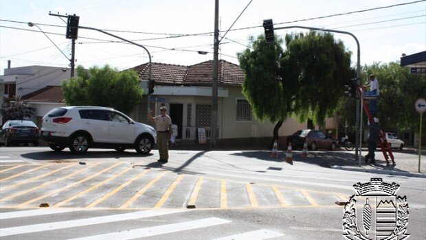 Desetran reativa semáforo no centro