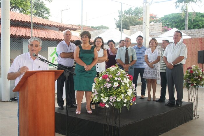 Amarildo entrega primeira fase da reconstrução da escola “Carril”