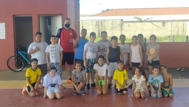 INICIARAM AS AULAS DE HANDEBOL E FUTSAL FEMININO NO CLUBE XXI DE ABRIL