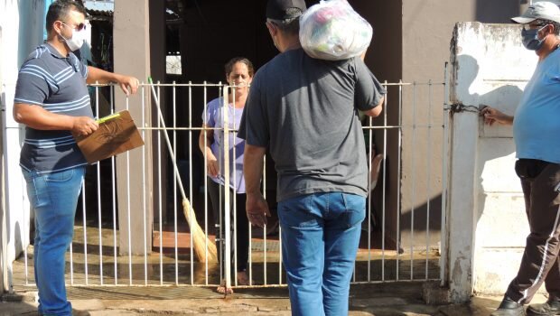 ALUNOS DA REDE MUNICIPAL RECEBERAM KITS DE ALIMENTAÇÃO