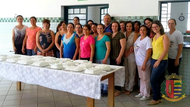 Merendeiras participaram de capacitação sobre bolos, recheio e cobertura