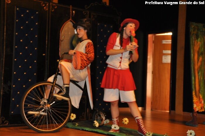 Teatro infantil lotou a Escola de Música