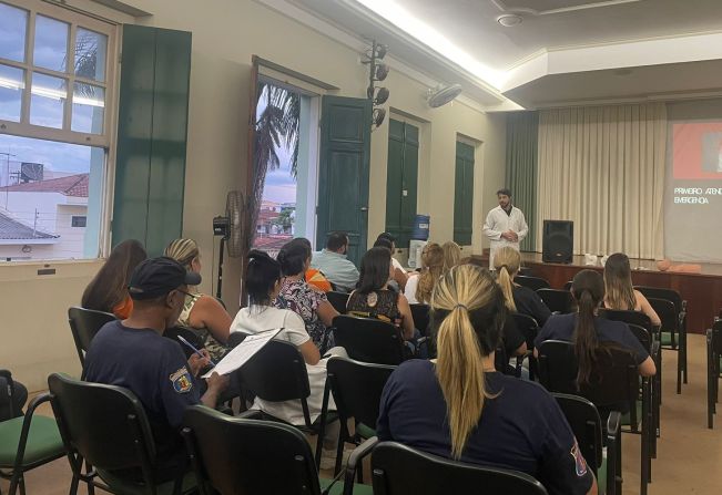 SERVIDORES DO DEPARTAMENTO DE SAÚDE REALIZARAM TREINAMENTO PARA ATENDIMENTO DE EMERGÊNCIA 