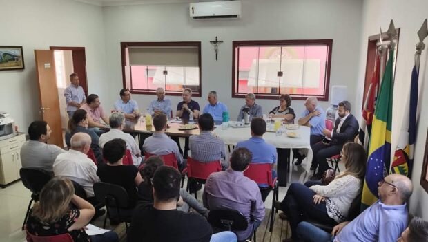 Deputado Samuel Moreira visita Vargem e anuncia recursos de 1 milhão
