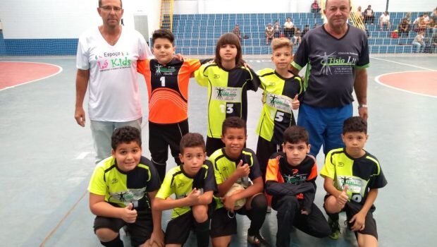 ESCOLINHA DE FUTSAL VENCEU UNIÃO PINHAL