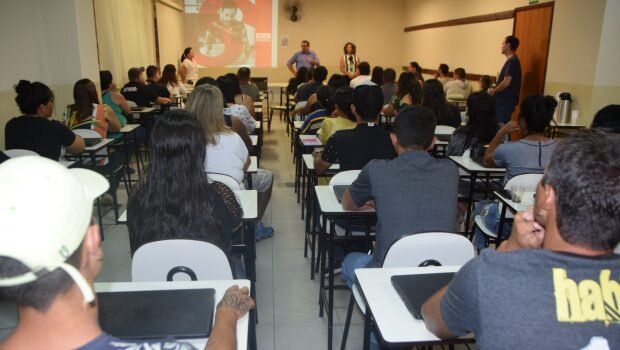 PREFEITURA E SESI INICIAM PRIMEIRA TURMA DO ENSINO À DISTÂNCIA