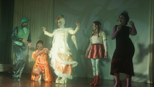 Musical “O Canto das Vitaminas” divertiu crianças e adultos na Casa da Cultura