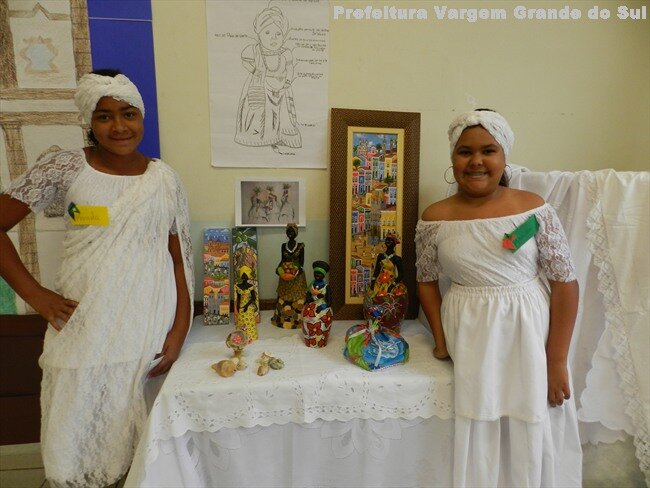 Escola Brito Novaes homenageia folclore brasileiro na Feira do Conhecimento
