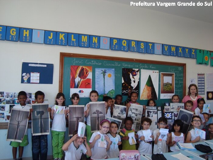 Alunos do “Brito” prestam homenagem a Jack Ronc