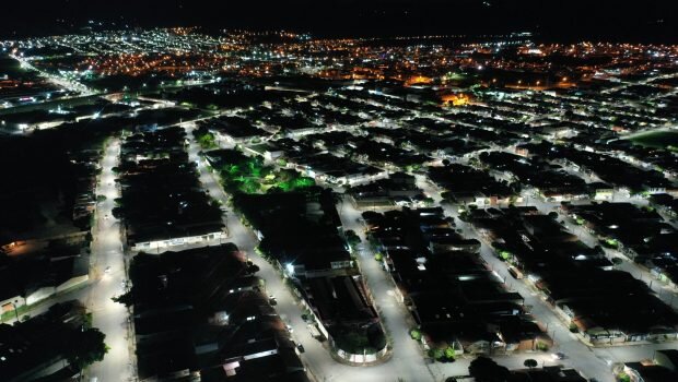 PREFEITURA DE VARGEM ESTÁ REALIZANDO TROCA DE LÂMPADAS COMUNS POR DE LED NOS BAIRROS ACIMA DA SP-215
