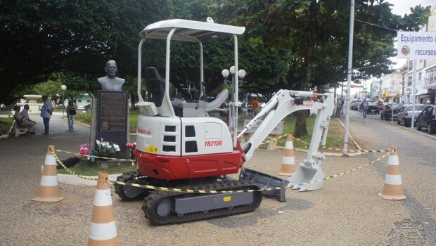 SAE adquire mini-retroescavadeira