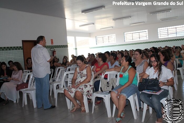 Prefeito reafirma compromisso de investir na formação de professores