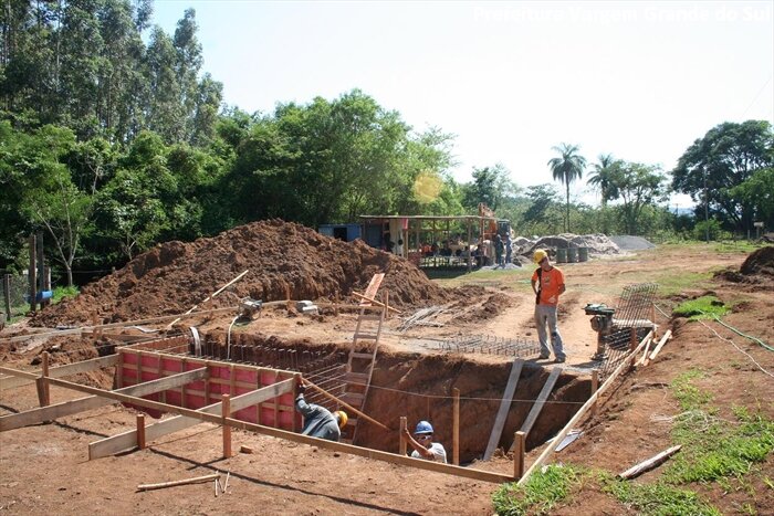 Começa a construção de novos emissários e troncos coletores de esgoto