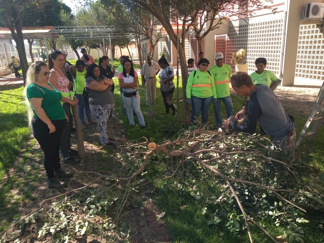 EQUIPE DA FRENTE SOCIAL PASSOU POR MAIS UMA ETAPA DO CURSO DE ''CORTE E PODA DE ÁRVORES''