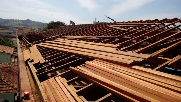 Iniciada reforma do telhado do antigo Clube das Mães